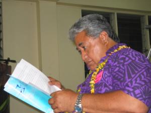 The Samoan Prime Minister, the Hon. Tuilaepa Sailele Malielegaoi, reads the report of the 'Winds of Change' conference in the Solomon Islands in June. 