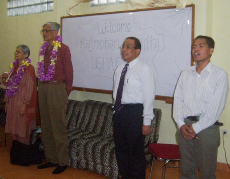 Rajmohan and Usha Gandhi welcomed by IofC Indonesia team, March 9, 2010